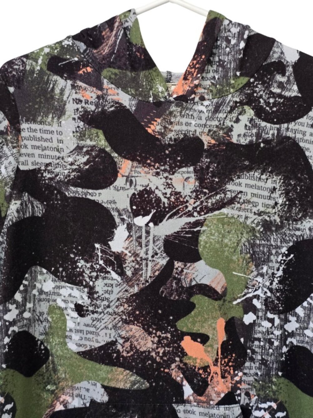 NYC Short Sleeve Pullover Camouflage & Newsprint Pattern Hoodie Shirt Size 2X - Picture 2 of 6